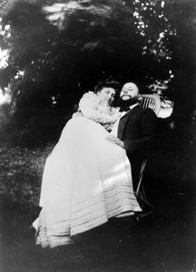 Thadée Natanson e sua esposa Misia Godebska no jardim de sua casa de campo, Le Relais, c.1899